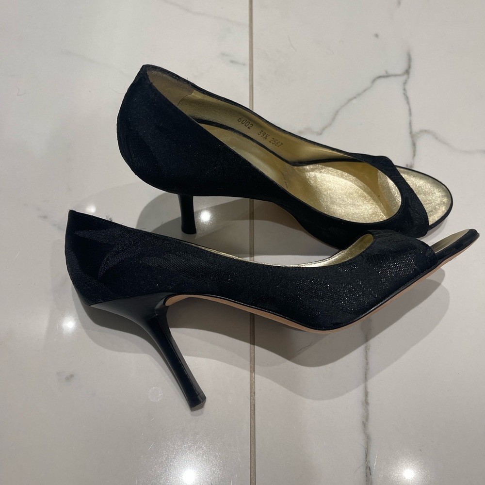 Vera Wang black heels